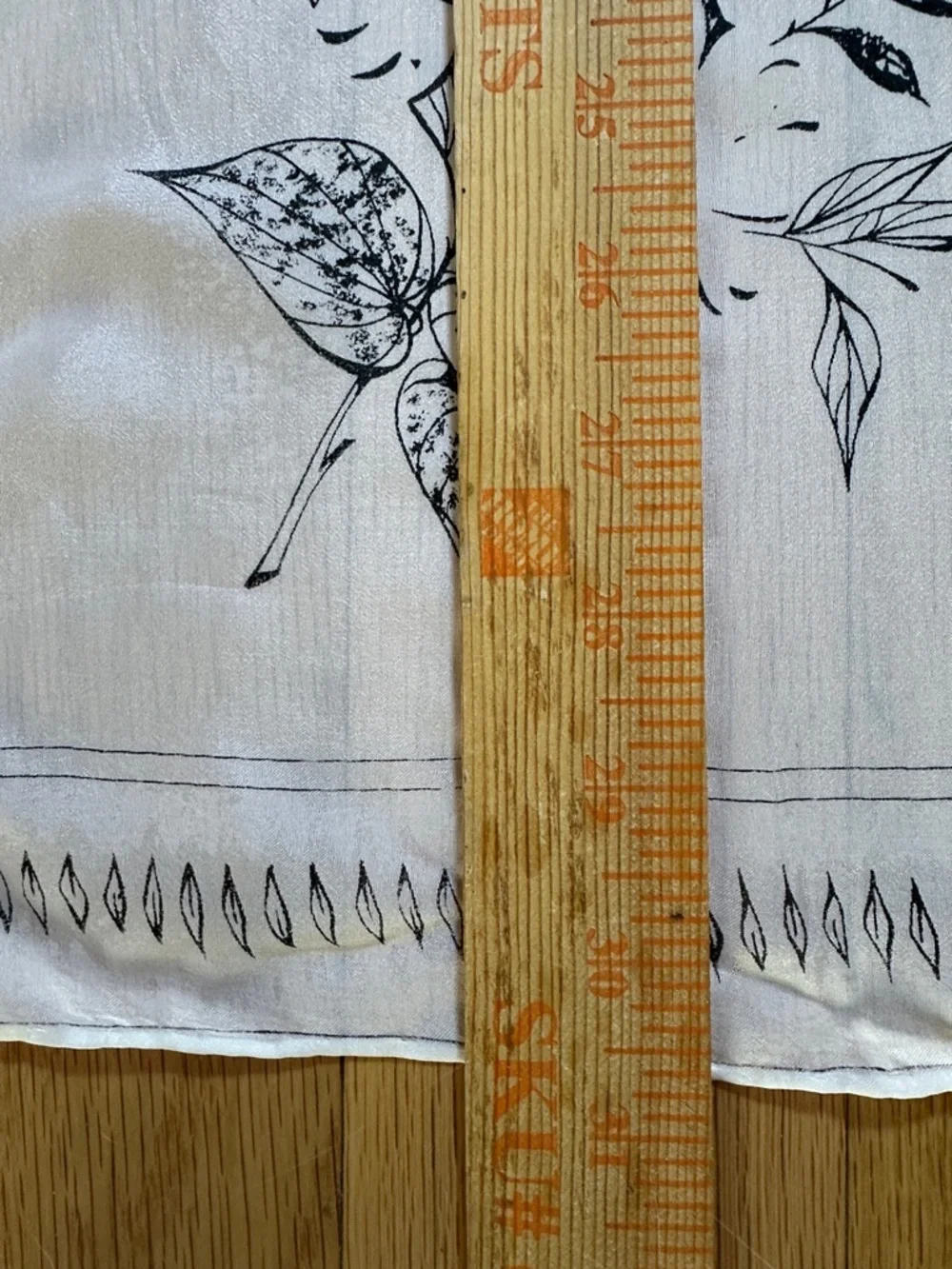 VINTAGE BLACK WHITE SILK FLORAL SCARF 30' NICE SCARF